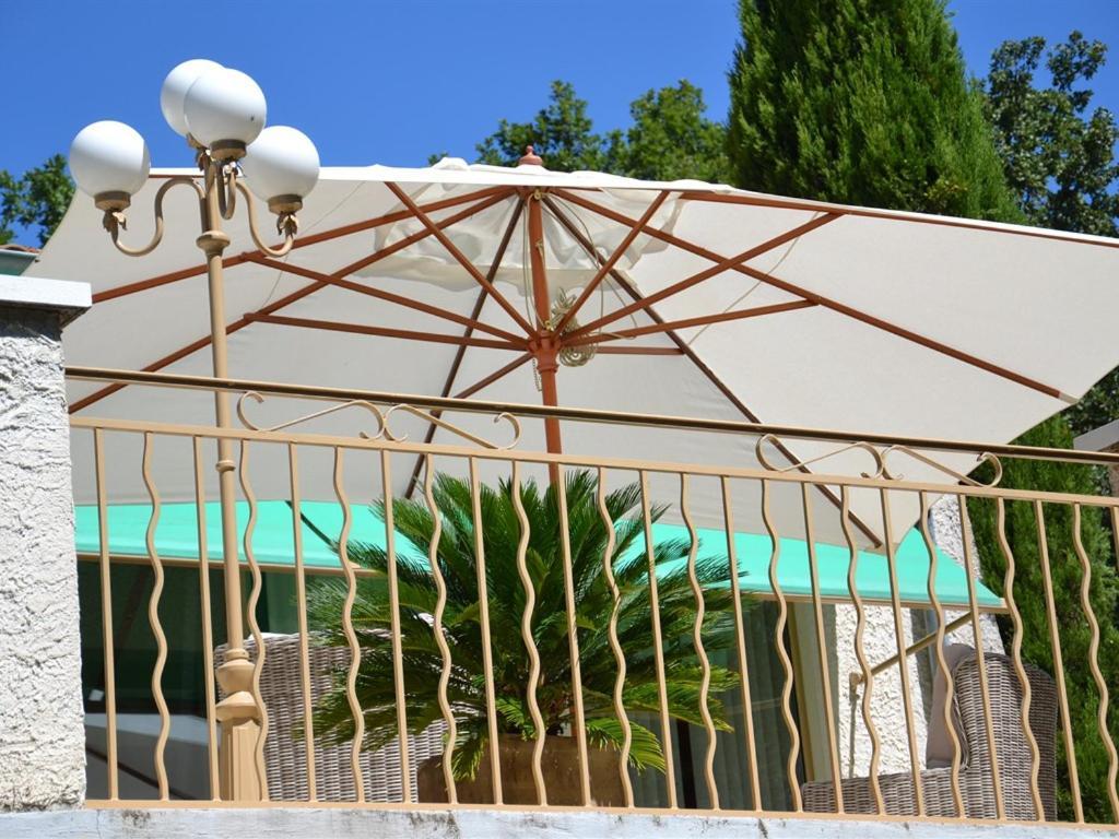 La Deviniere Hotell Donzère Exteriör bild