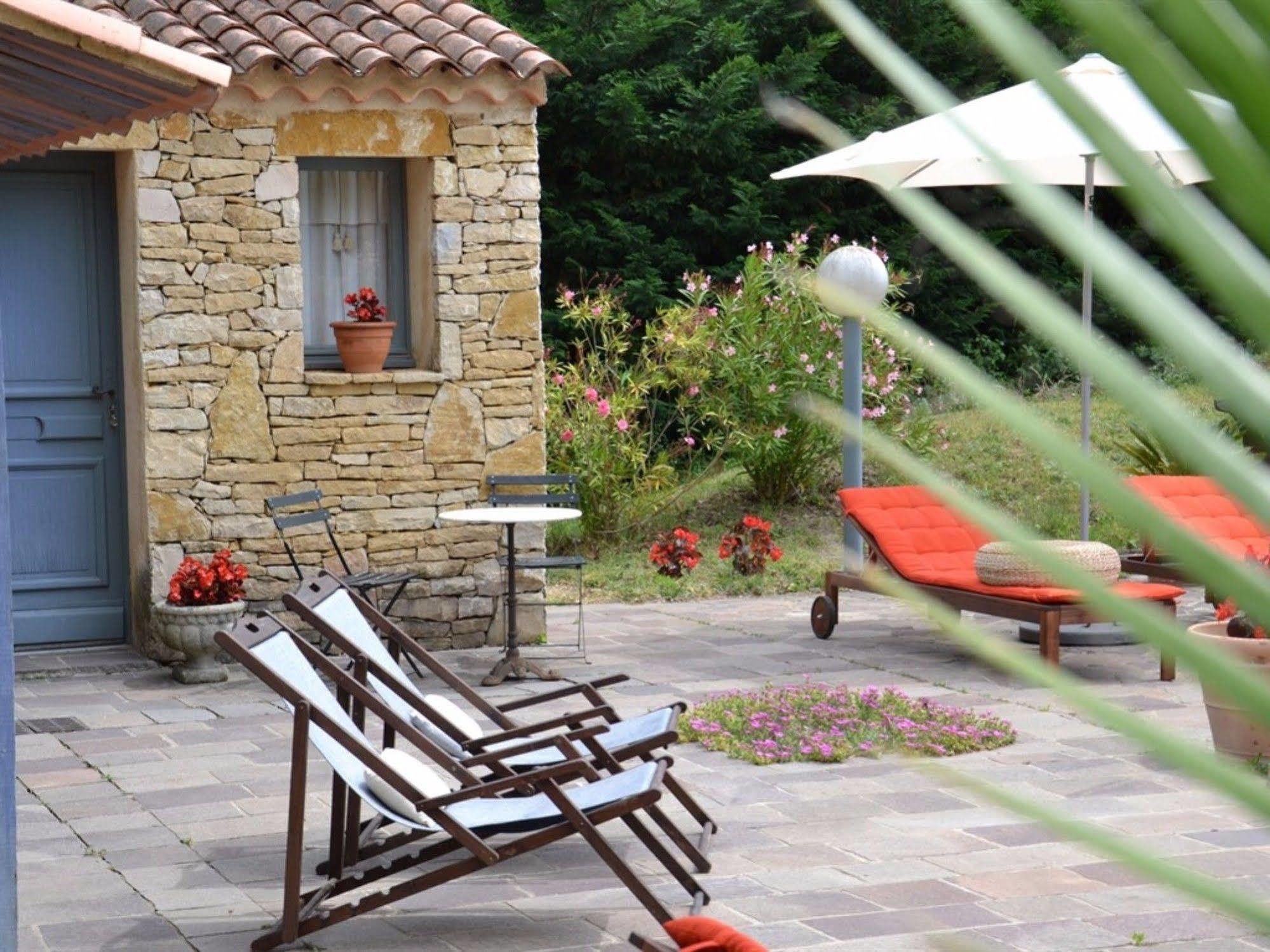 La Deviniere Hotell Donzère Exteriör bild