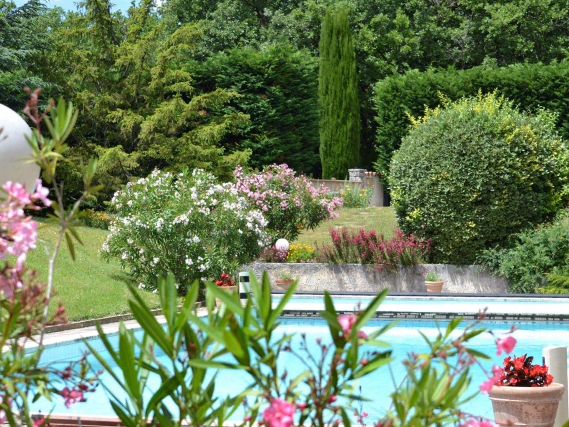 La Deviniere Hotell Donzère Exteriör bild