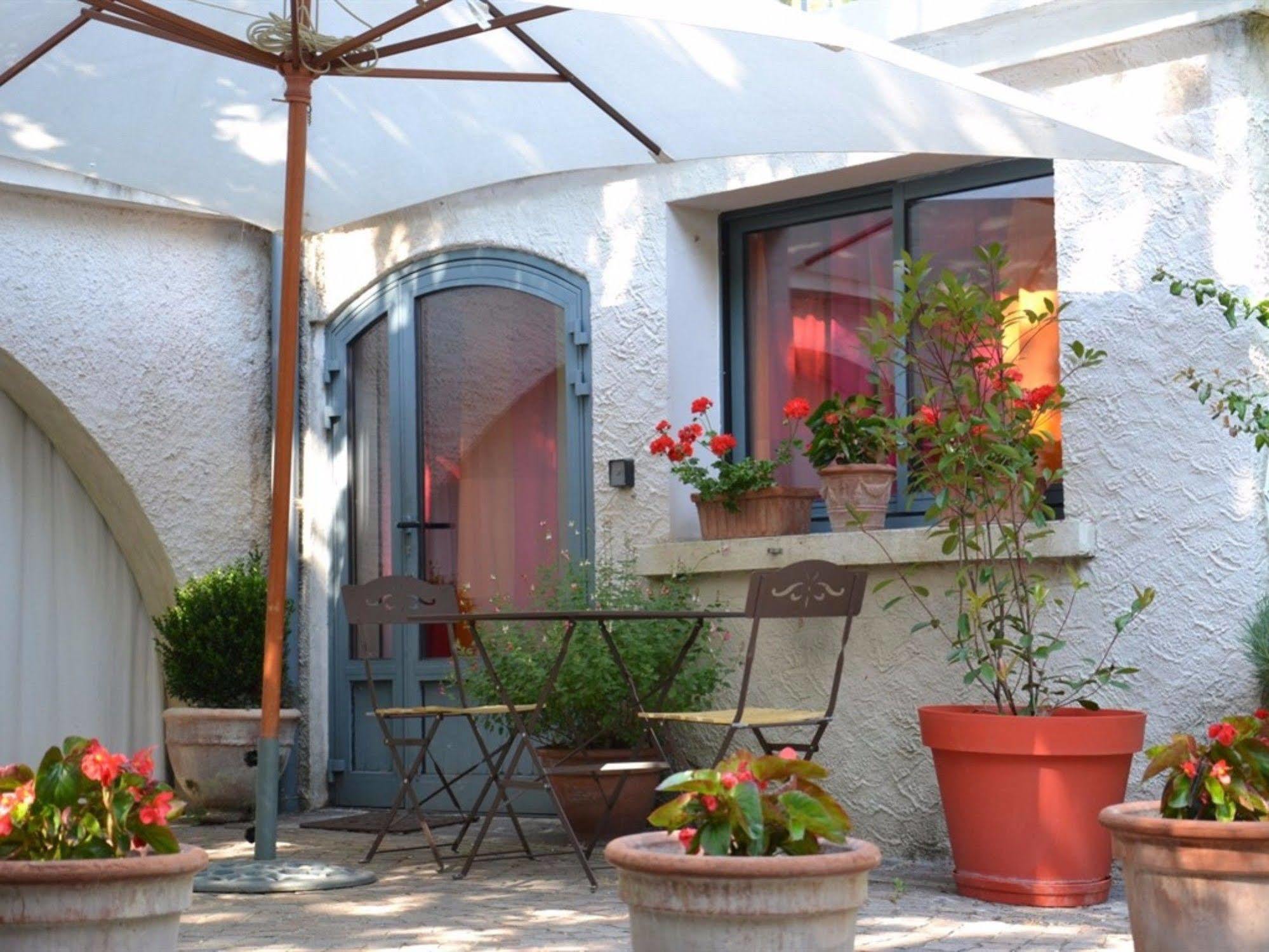 La Deviniere Hotell Donzère Exteriör bild